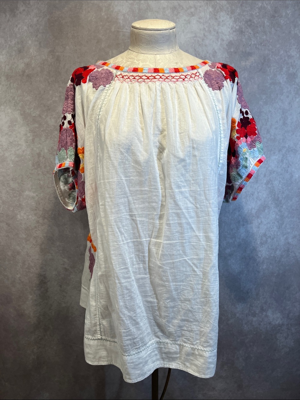 Anthropologie Embroidered Peasant Top Floral Sleeves oversized size medium - Picture 2 of 8